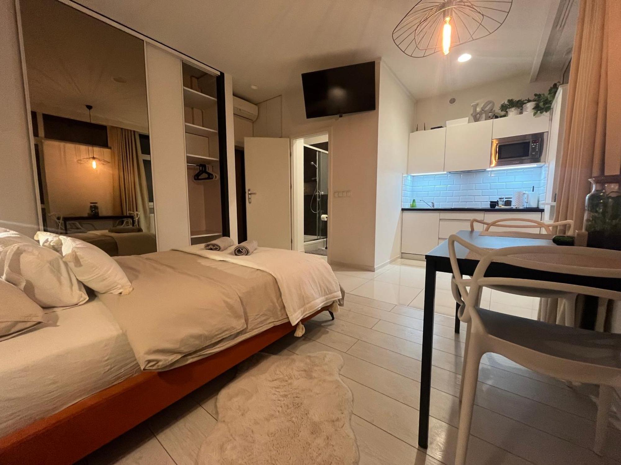 Apartament I Love Piotrkowska Z Wielkim Lustrem, Balkonem I Klimatyzacja วูดช์ ภายนอก รูปภาพ