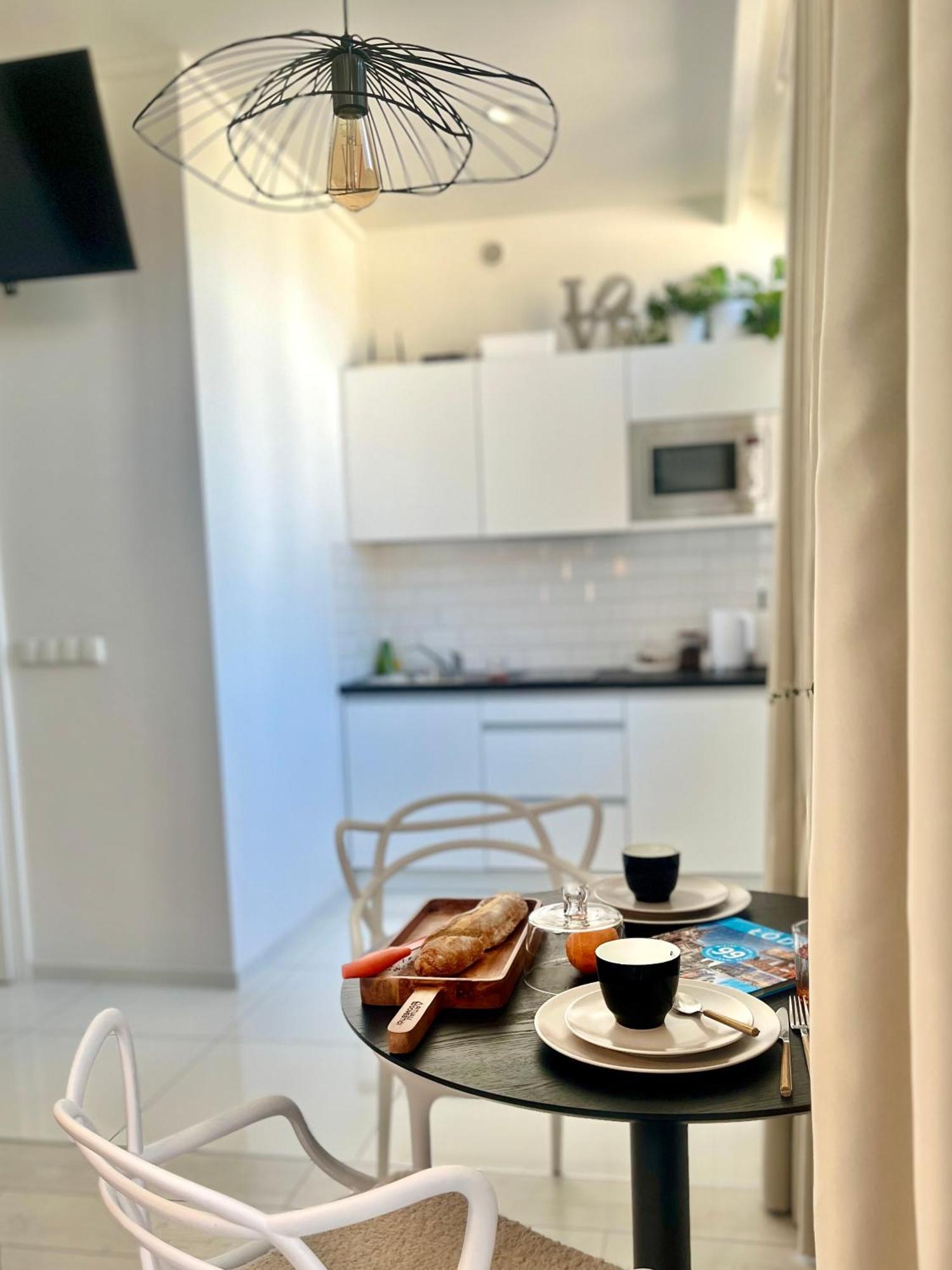 Apartament I Love Piotrkowska Z Wielkim Lustrem, Balkonem I Klimatyzacja วูดช์ ภายนอก รูปภาพ